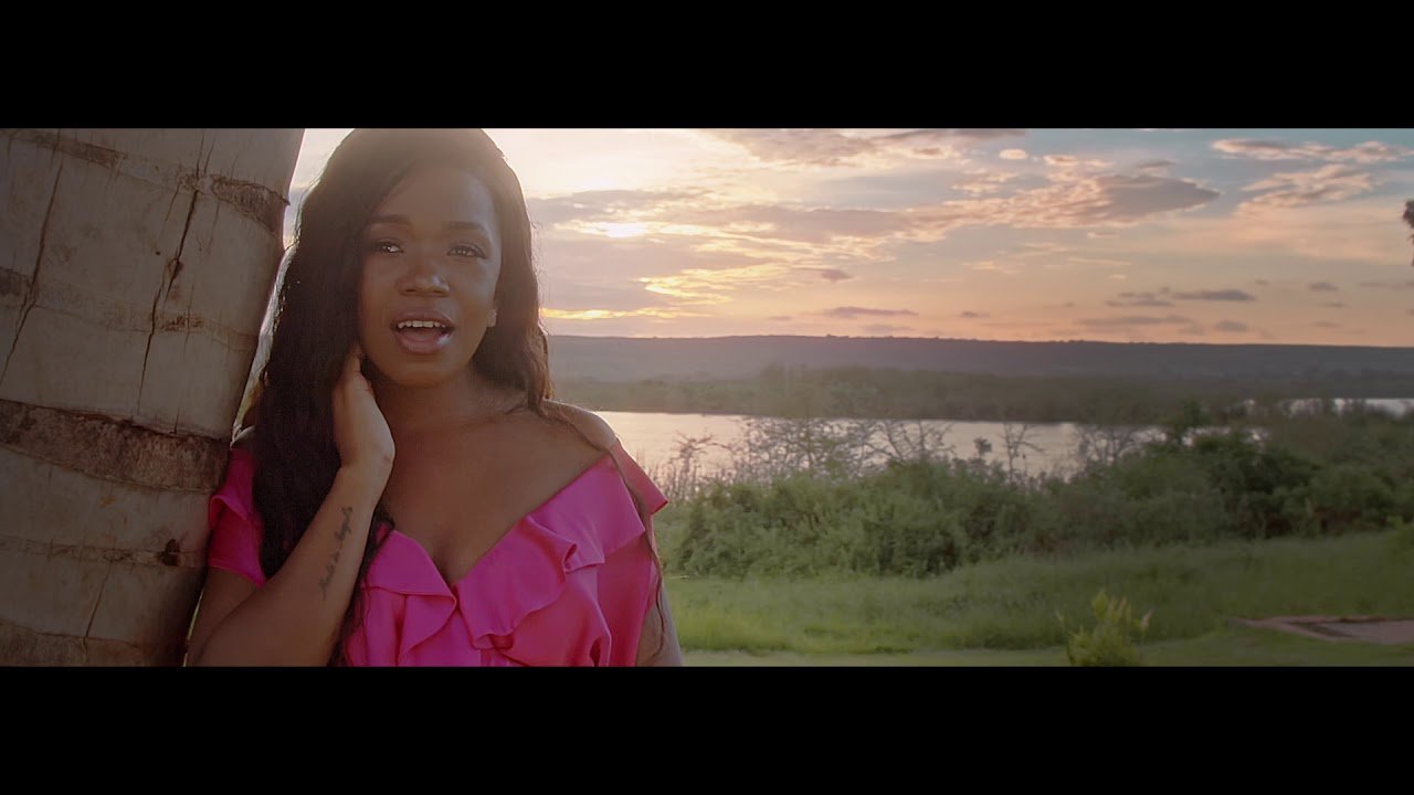 Claudio Fênix – Melancolia (feat. Anna Joyce) (Vídeo)