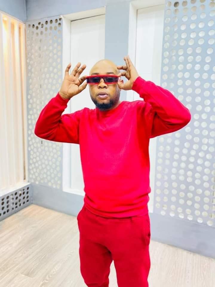 Genial Guiza – Piso Piso (Prod. The Max) Genial Guiza - Piso Piso (Prod. The Max)