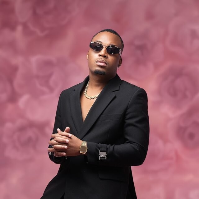 Mito Chocolatinho – É Dezembro feat. Simon Silver, Chris Fontana, Creed MZ Sidof, Ahssan jr & Dom Kevin