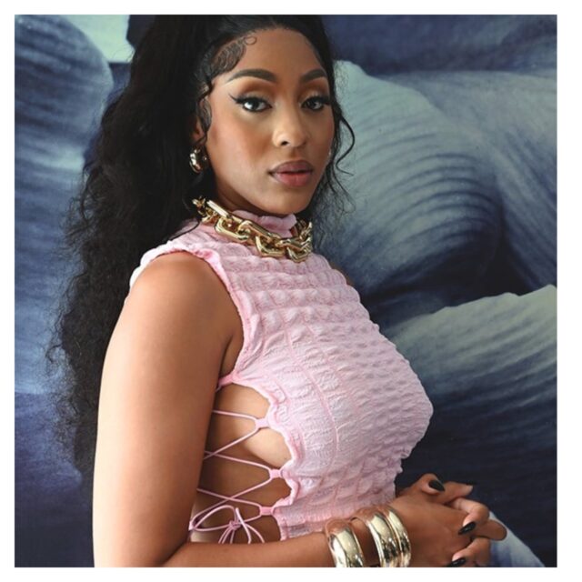 Nadia Nakai & TOSS – Chomi (feat. Sino Msolo & Sizwe Alakine)